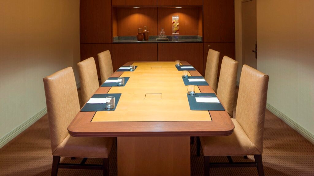 Ambery Phoenix Airport Hotel Tempe boardroom