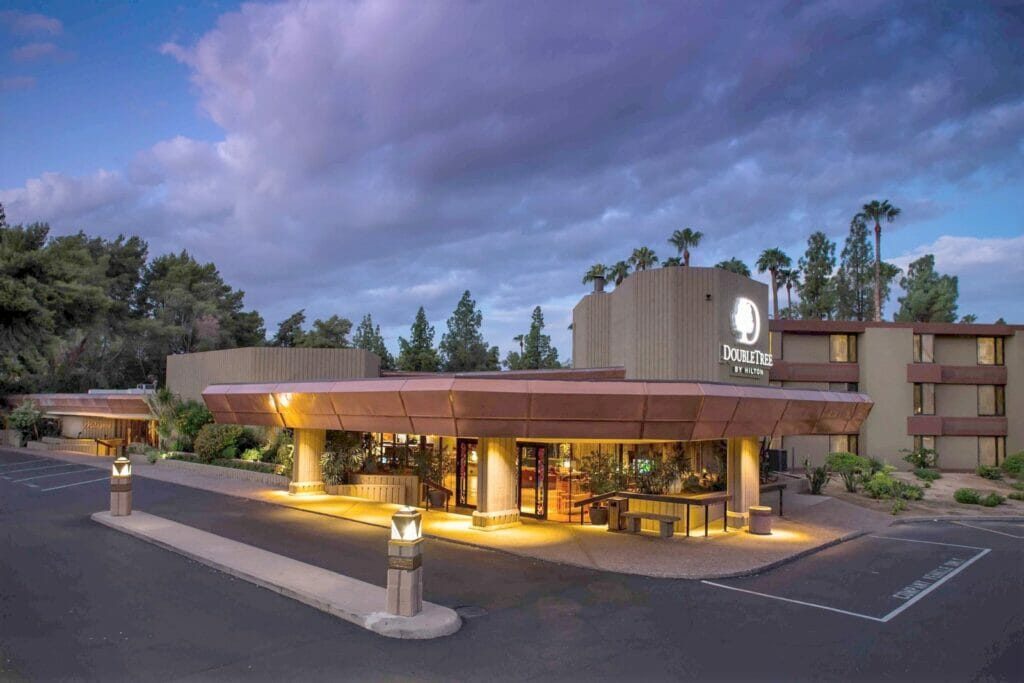 DoubleTree by Hilton Phoenix-Tempe Entrance