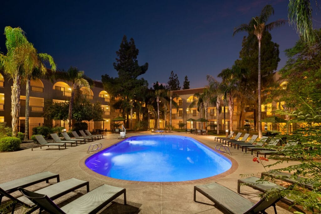 Embassy Suites Tempe pool