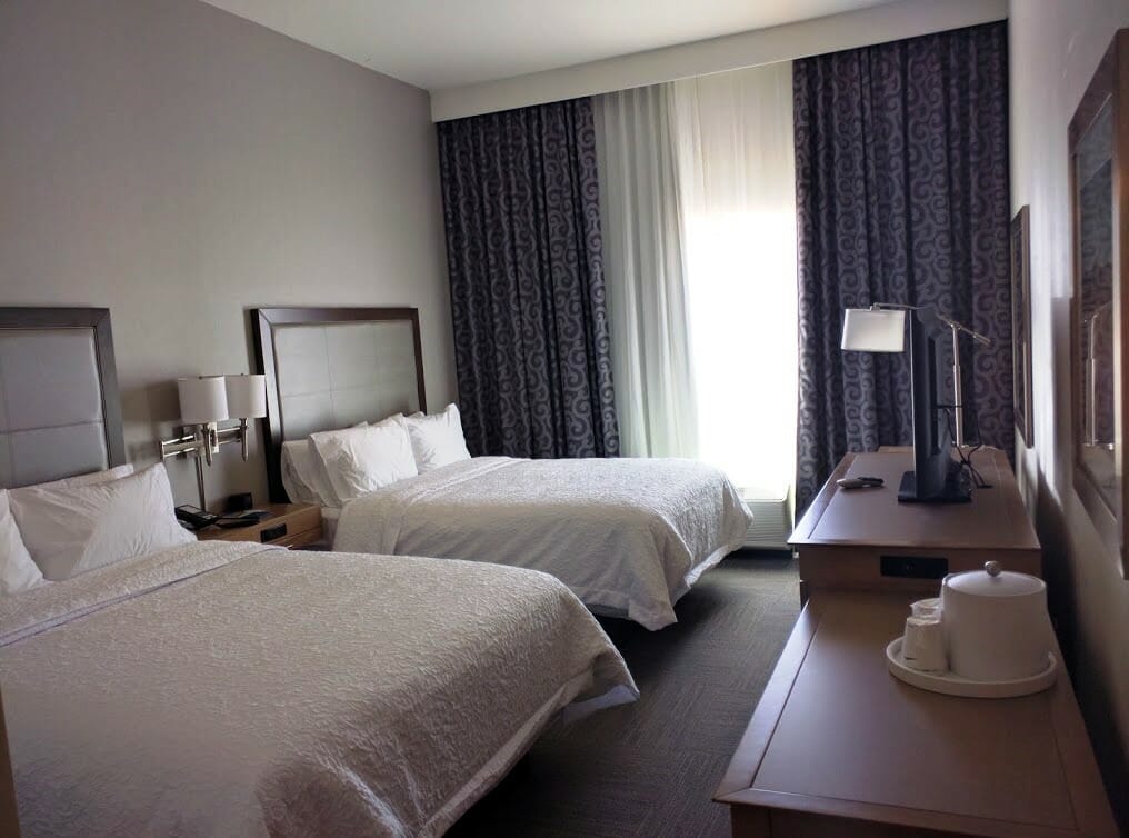 Hampton Inn & Suites Tempe – Phoenix Airport guest room 1550 S. 52nd St.