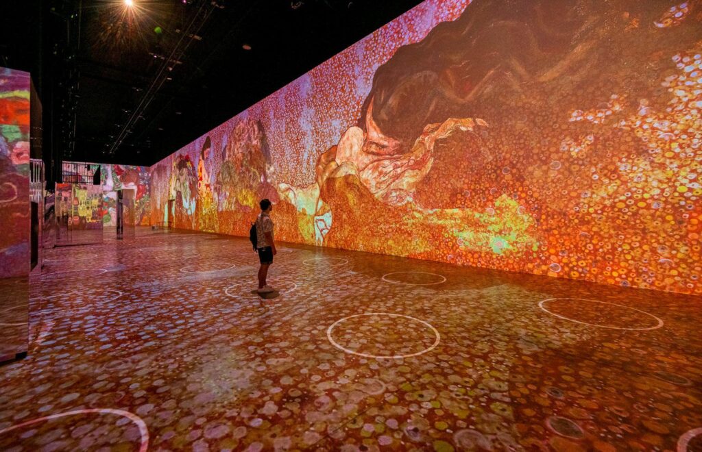 Immersive Klimt Phoenix