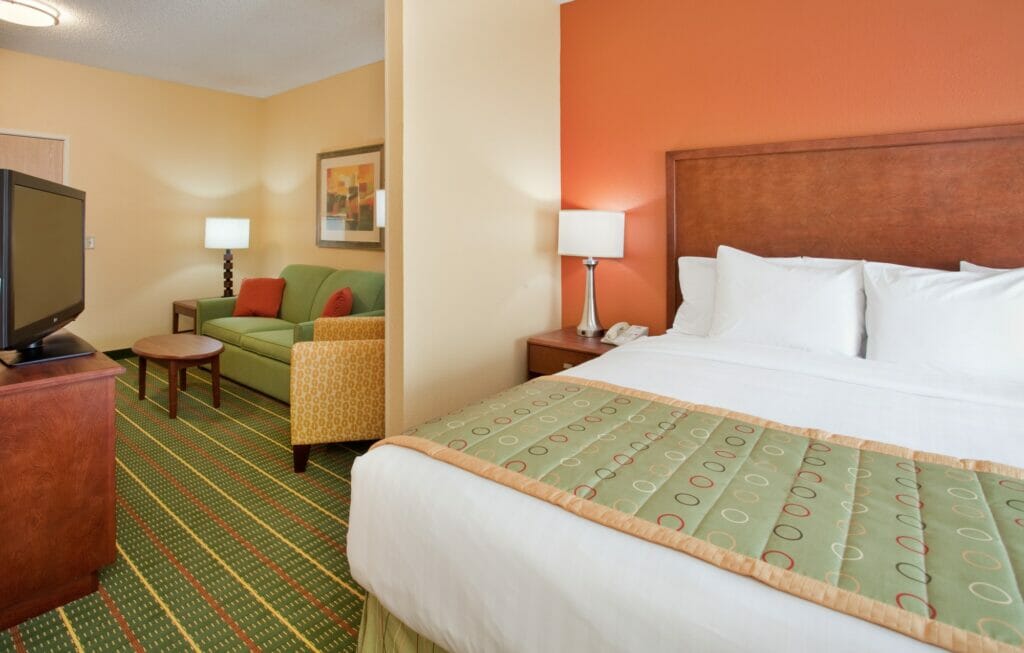 Marriott SpringHill Suites by Marriott at Arizona Mills Mall (guestroom)