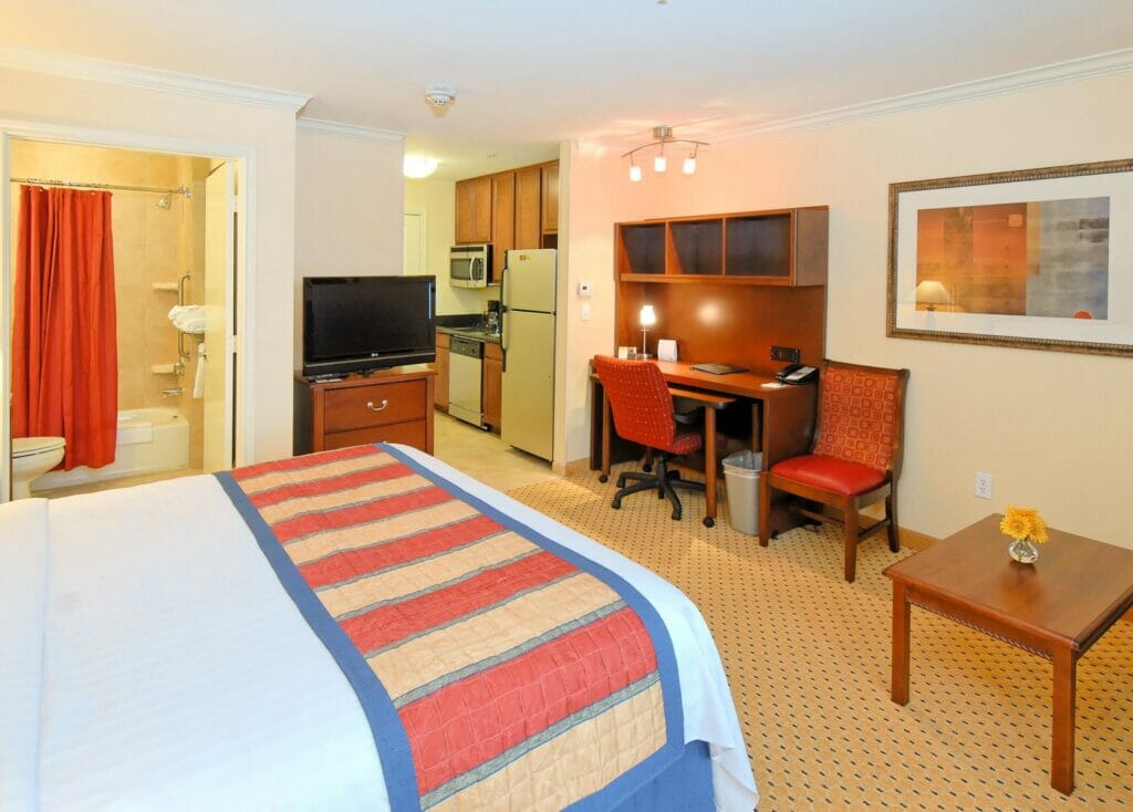 Marriott TownePlace Tempe Arizona Mills guestroom - Doug Burress Photography