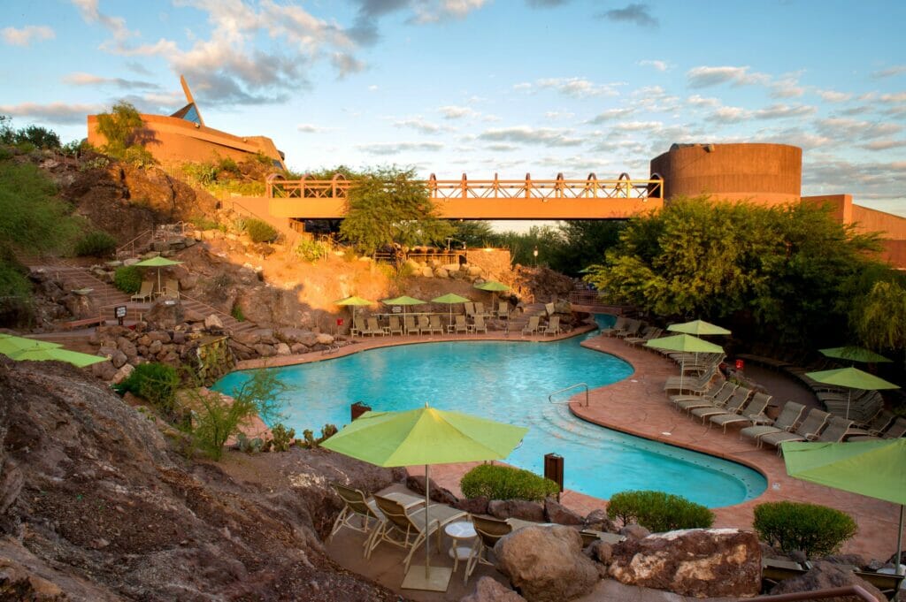 Phoenix Marriott Tempe at The Buttes Pool SkyBridge