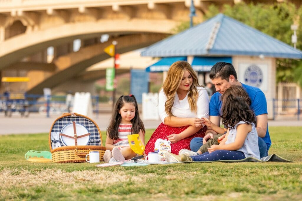 Tempe Town Lake family picnic