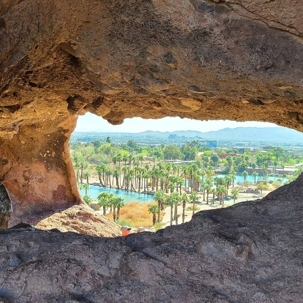 Hole in the Rock by @mollymeetstheworld