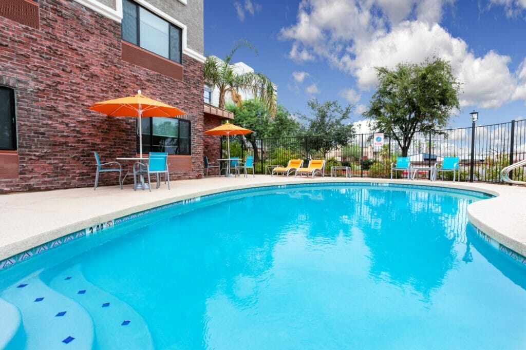 phxte holiday inn express tempe pool 1 -low res